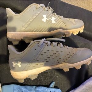 Under Armour Light Gray Youth Sports Cleats